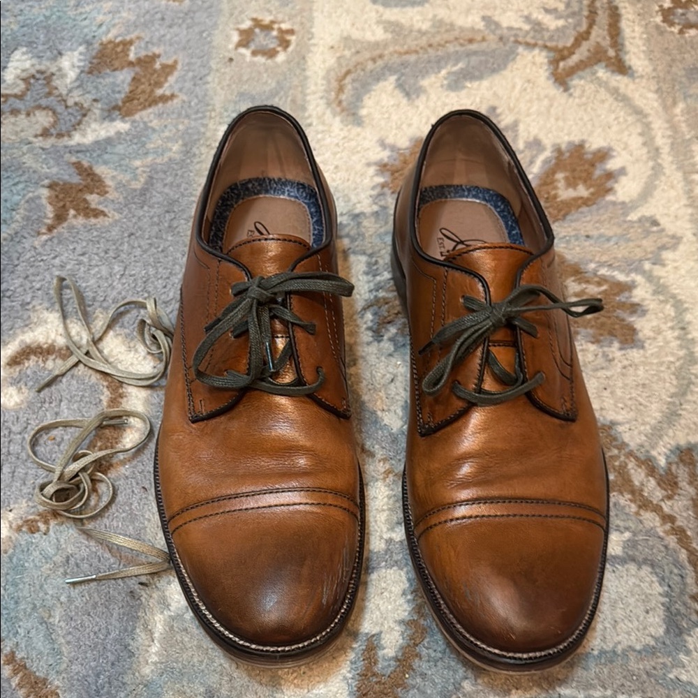 Men's Brown Leather Johnston Murphy dress shoes
